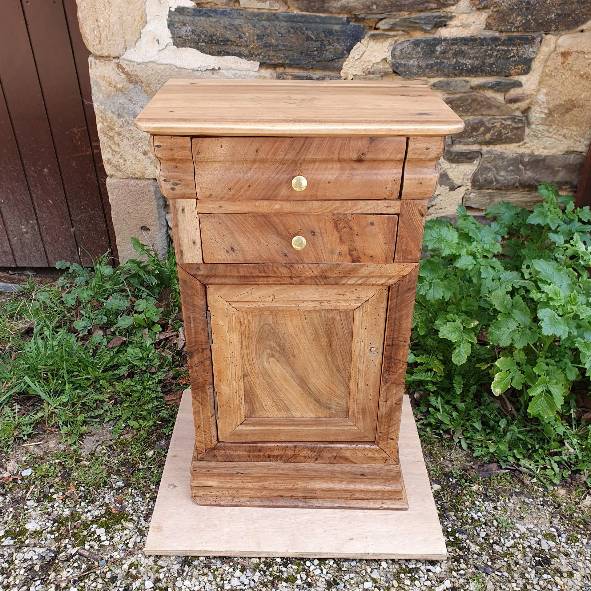 chevet noyer restauré