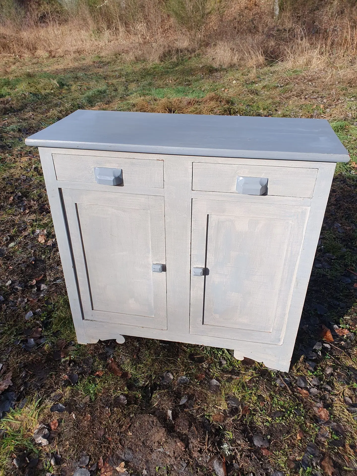 meuble en chêne peint