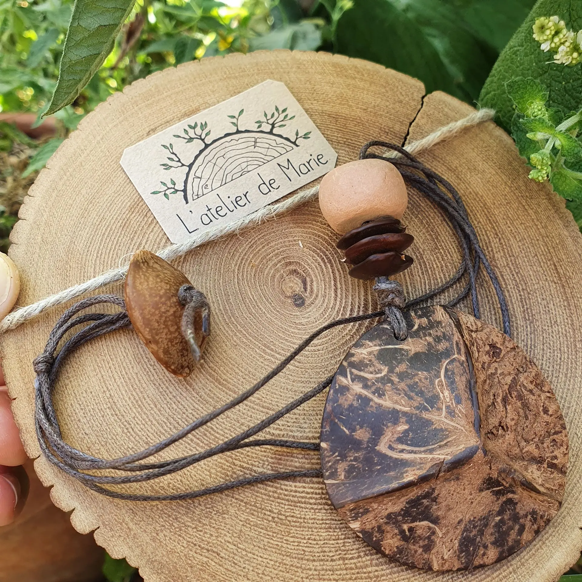 Collier en noix de coco 