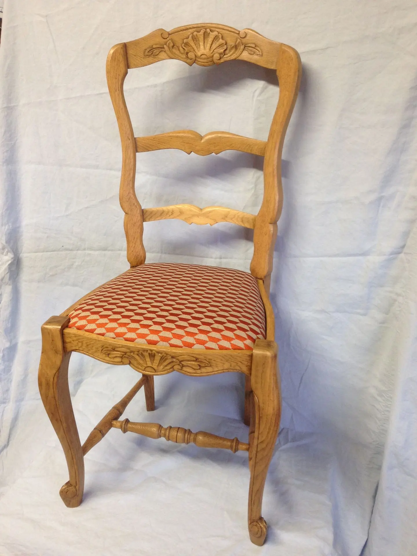 chaise assise tapissée