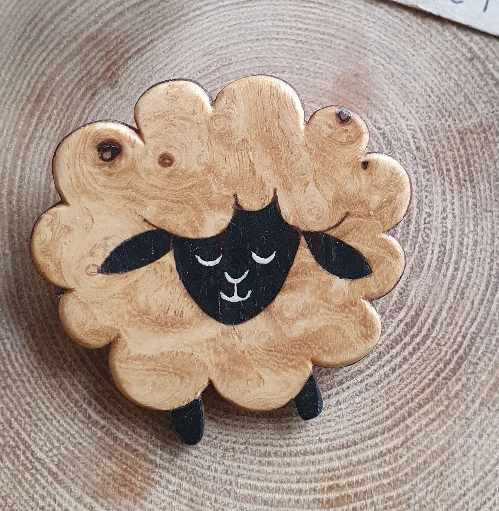 broche marqueterie mouton