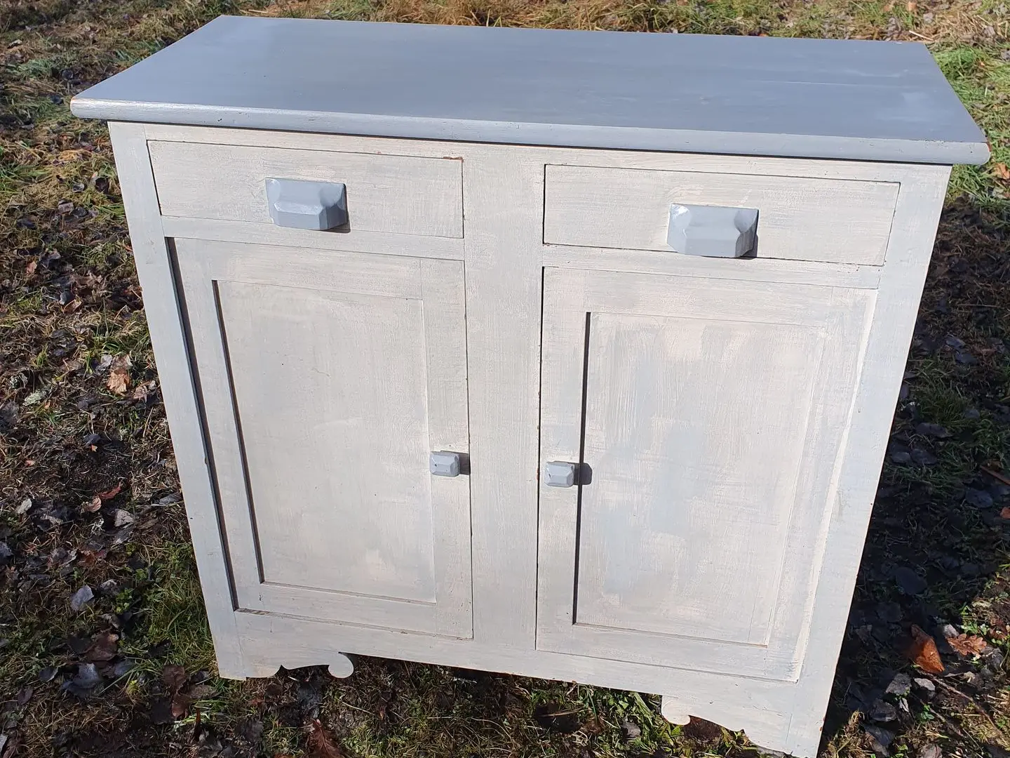 petit buffet peint en chêne