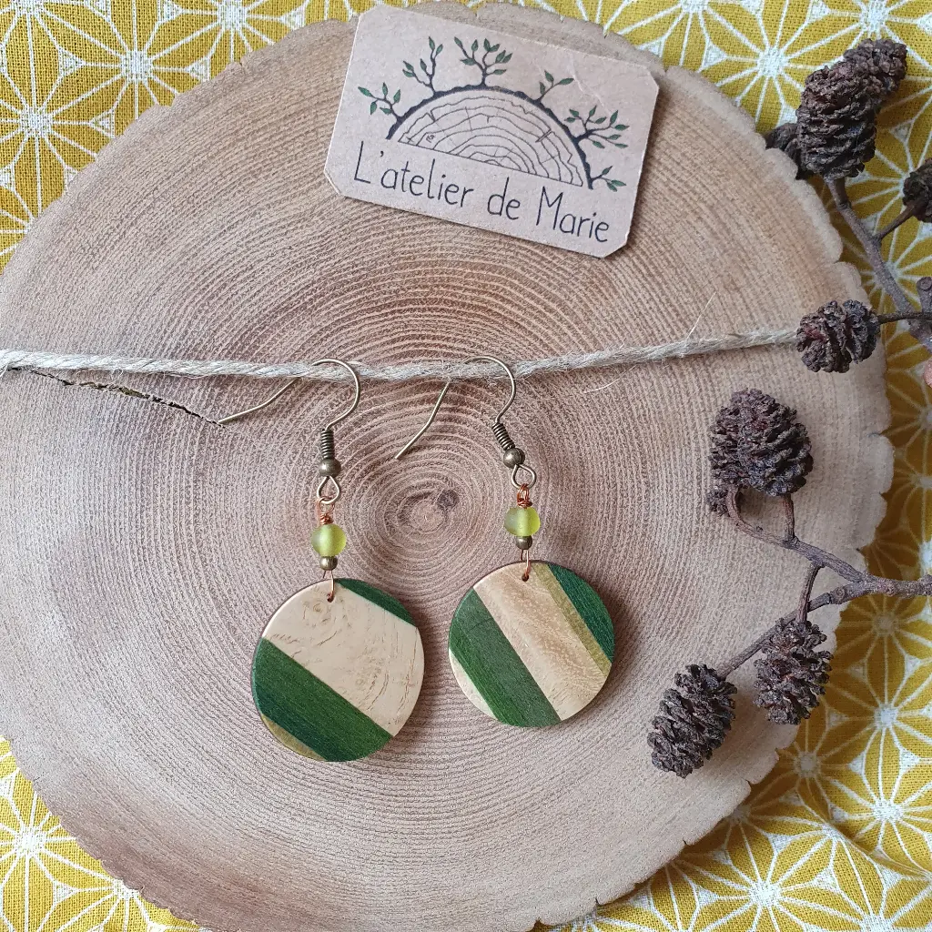 Boucles d'oreilles ronde en bois - frêne et bois vert