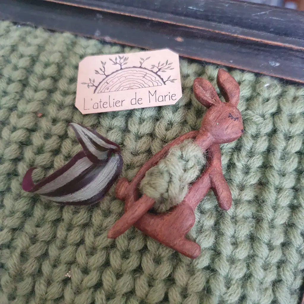 Broche de pull en bois - lapin