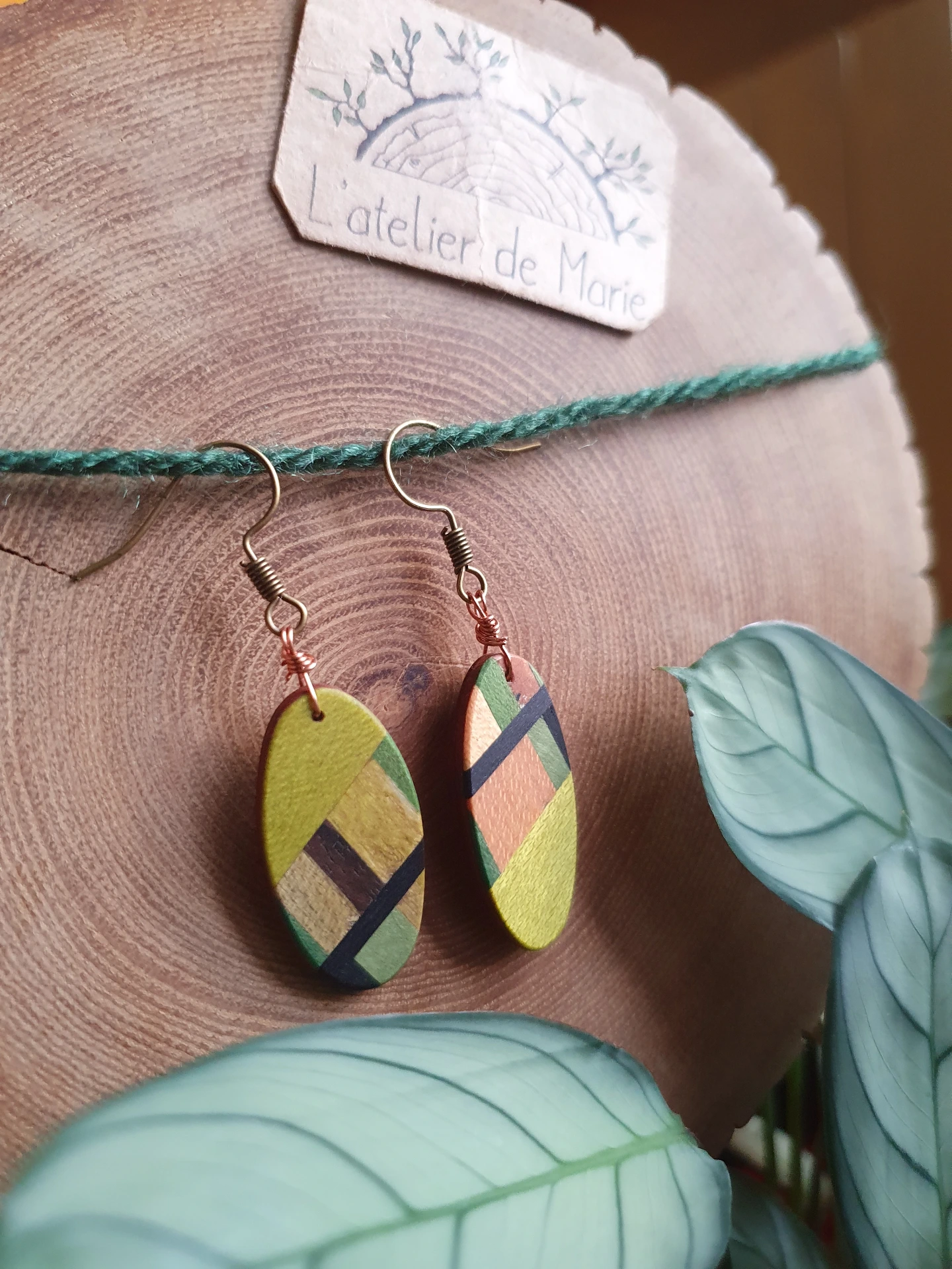 [BOM - 00088] Boucles d'oreilles ronde en bois - syco, bois teinté noir et vert.