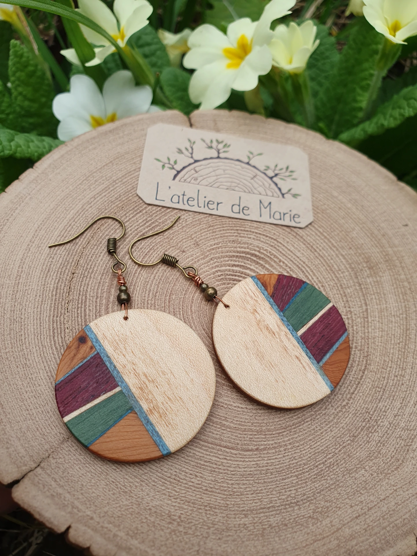 Boucles d'oreilles en bois ronde - sycomore, amarante, if et bois teinté bleu