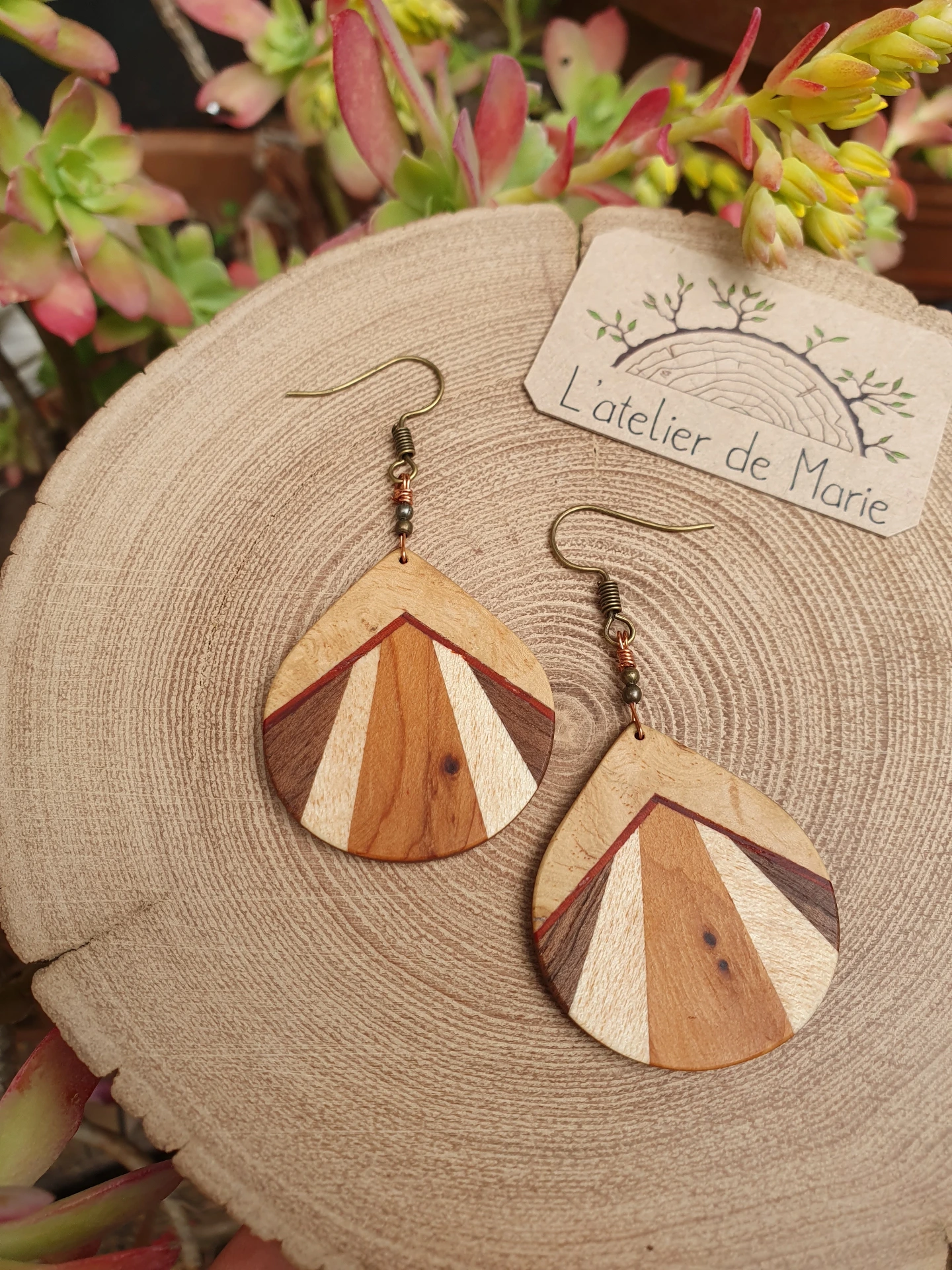 Boucles d'oreilles ronde en bois - noyer, if, sycomore et loupe de frêne