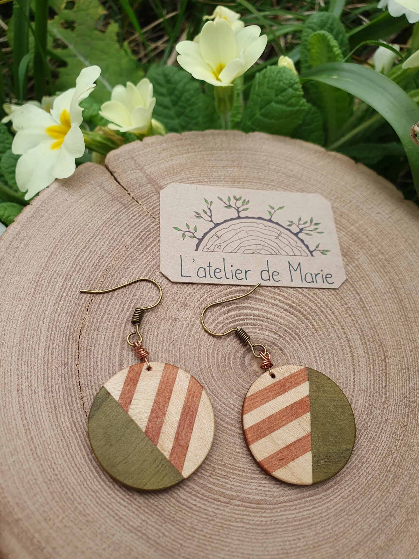 Boucles d'oreilles ronde en bois - sycomore, merisier et bois teinté vieux vert
