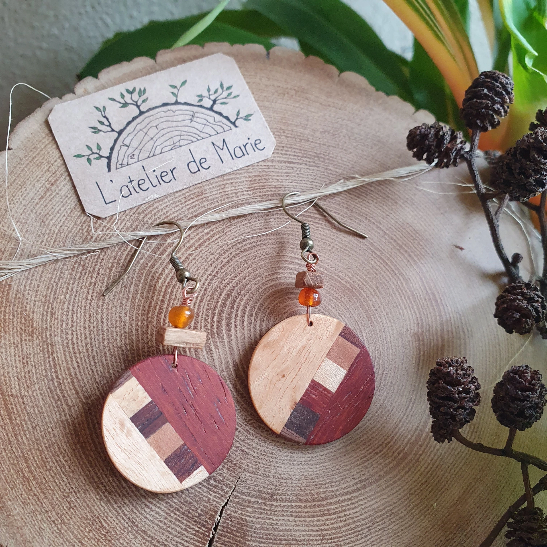 [BOM - 0112] Boucles d'oreilles ronde en bois - padouk et sycomore et perle en chêne /verre