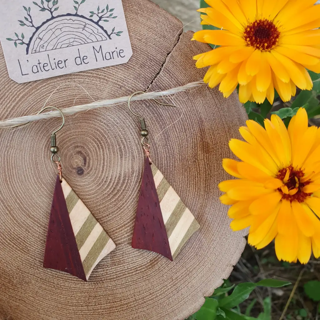 Boucles d'oreilles en bois - padouk, sycomore, sycomore teinté vert.