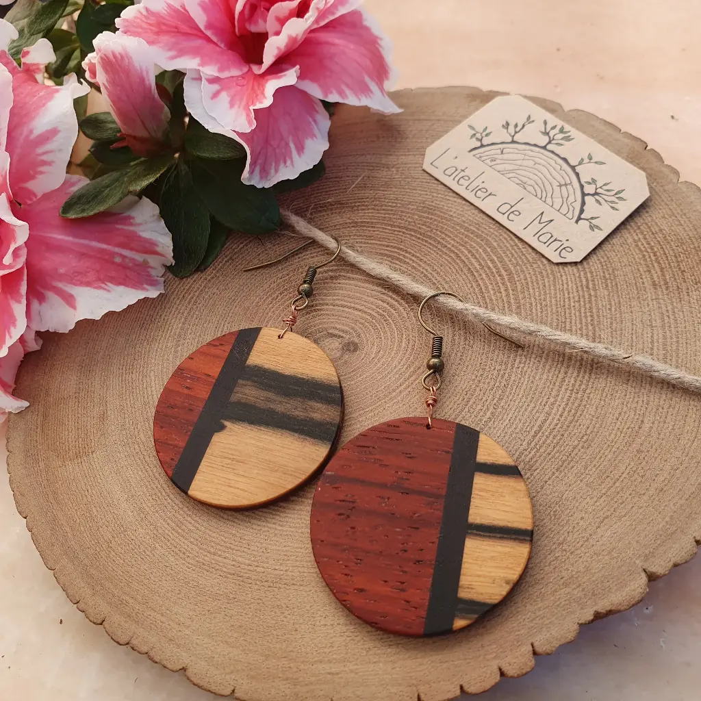 Boucles d'oreilles ronde - padouk, ébène blanc et filet teinté noir