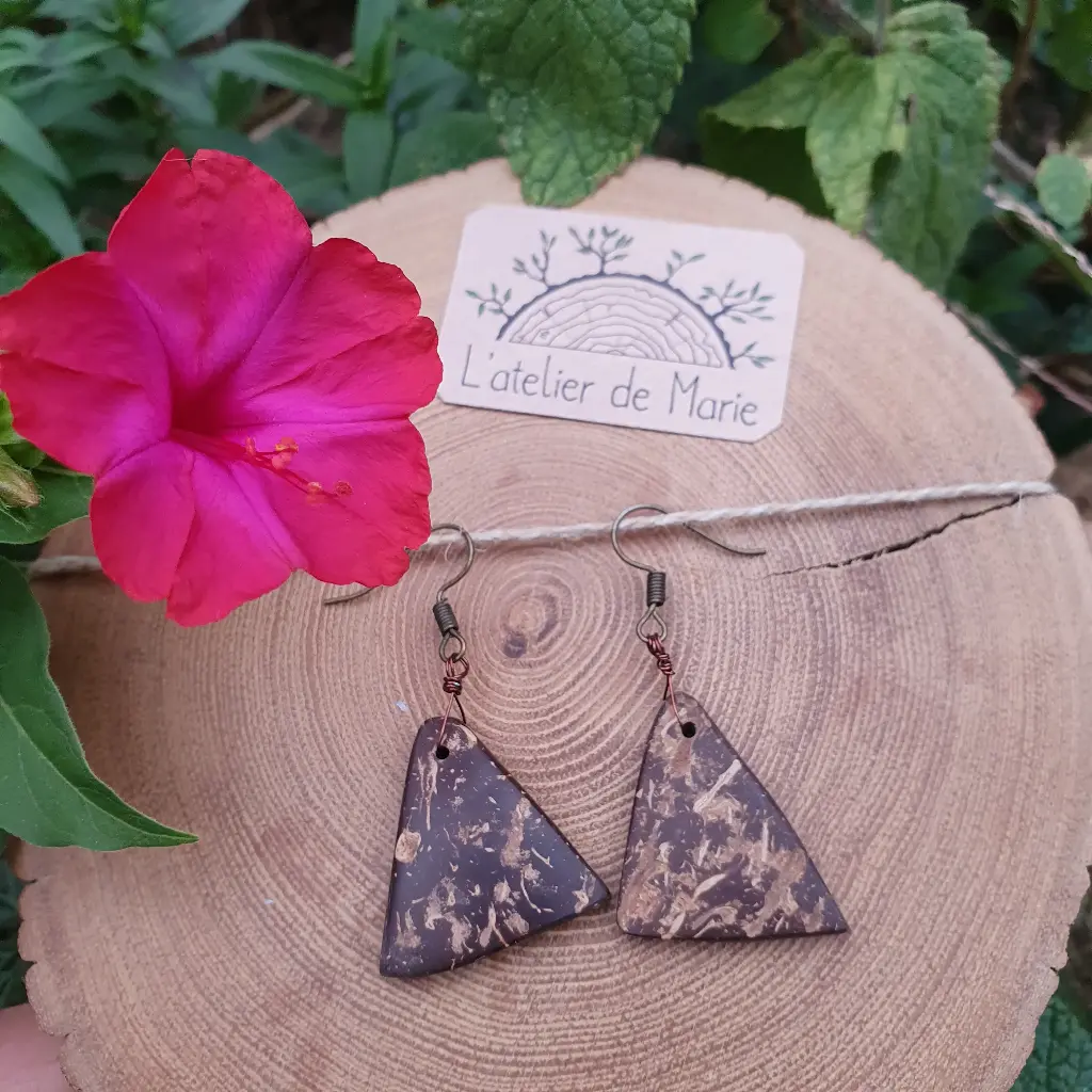Boucles d'oreilles - triangle en noix de coco 