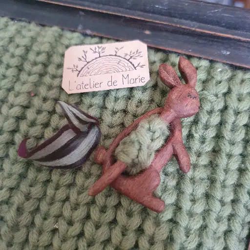 [BP - 0003] Broche de pull en bois - lapin