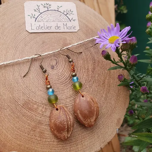 [BON - 0003] Boucles d'oreilles - noyaux d'abricots et perles bleu/vert